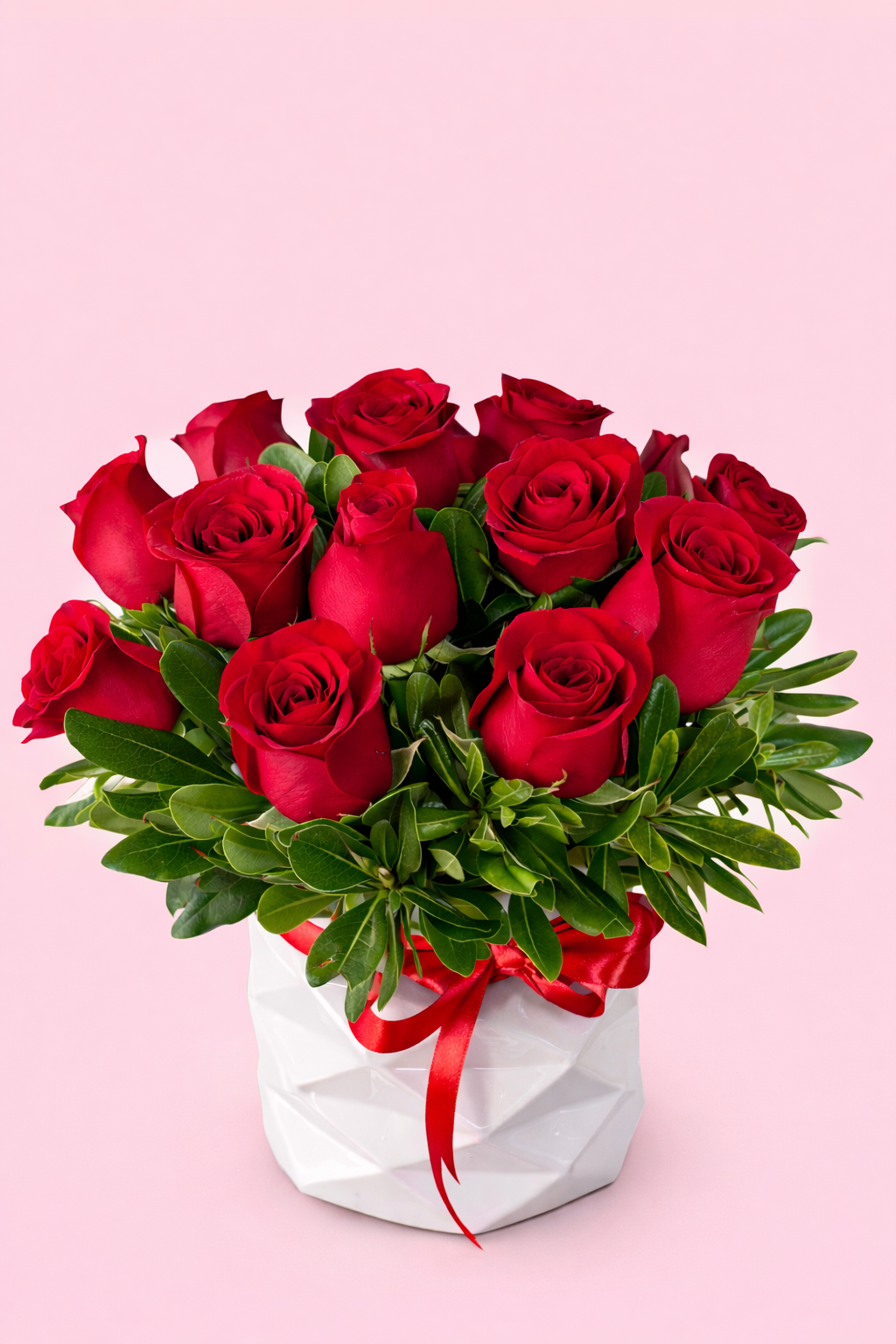 Florero de rosas rojas